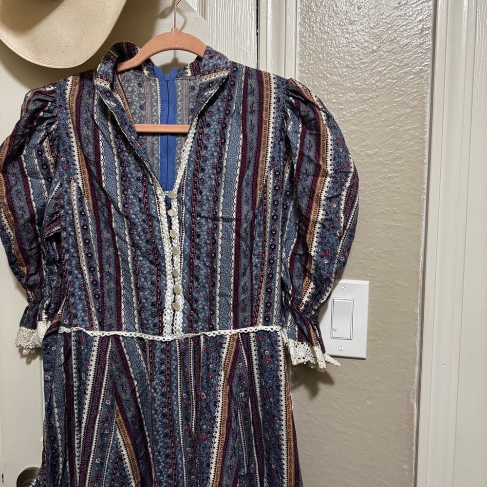 VINTAGE HANDMADE DRESS - Picture 2 of 15